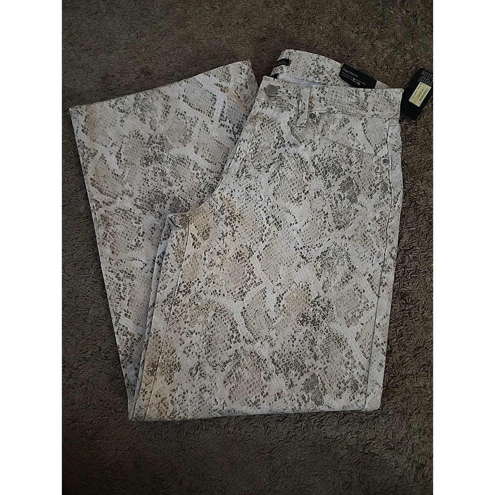 Women's Sz 6 Wide Loose Leg Wild Fable Snake Print  White/Grey Denim Jeans
